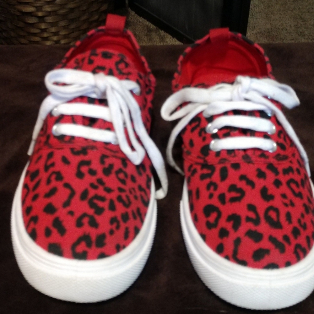 Woman's canvas sneakers